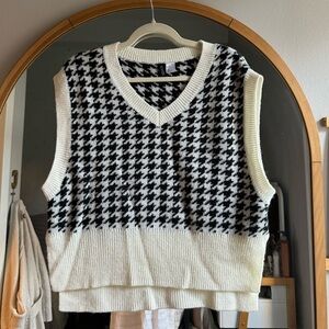 H&M Houndstooth Vneck Sweater Vest